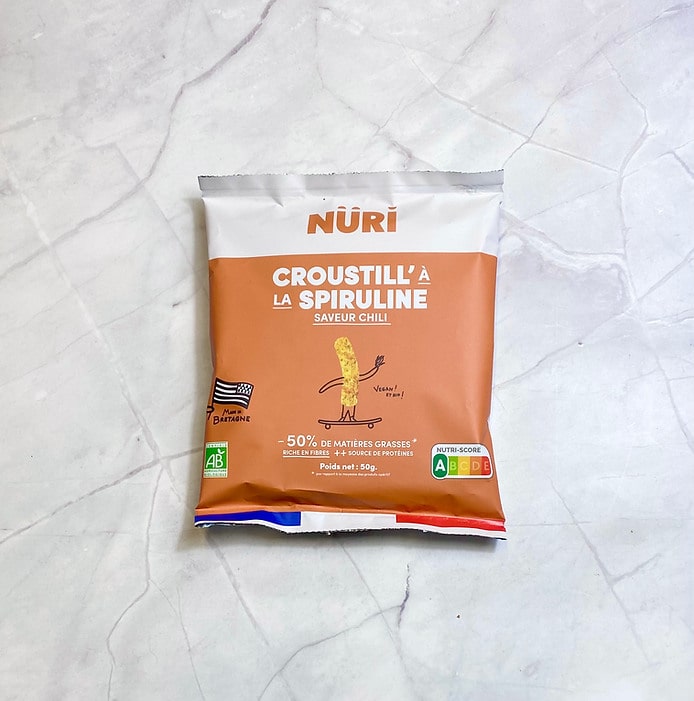 Spirulina and chili puffed chips